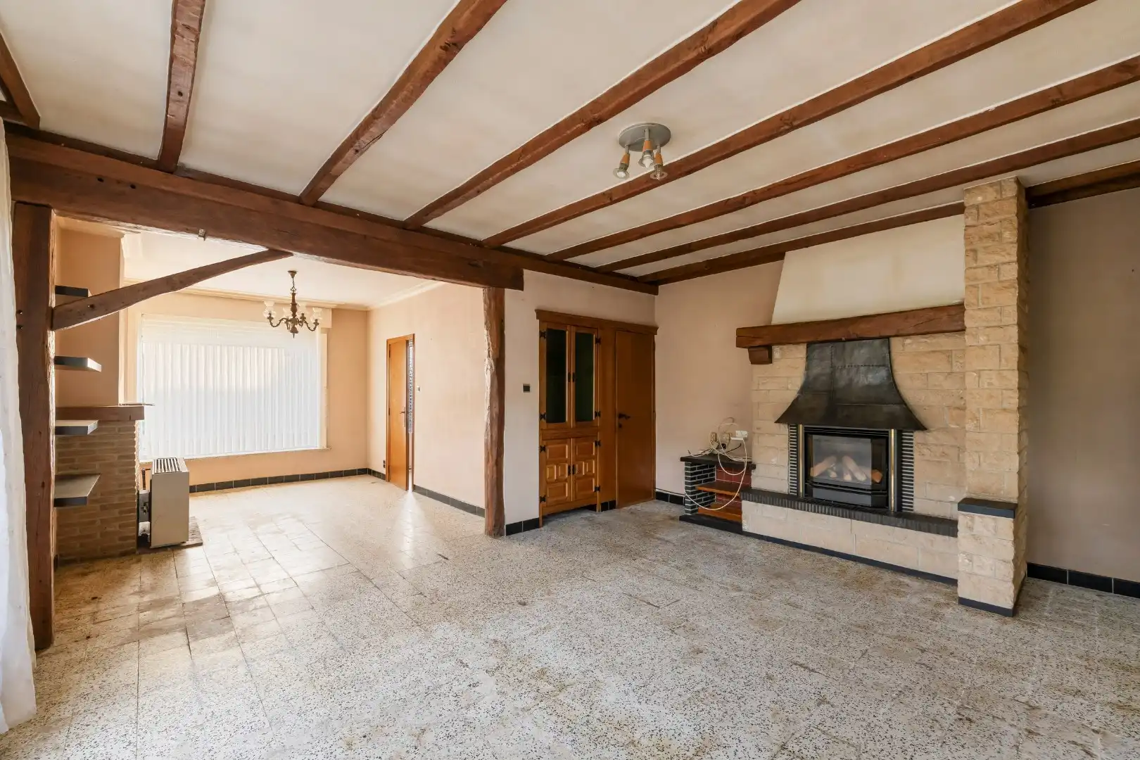 Charmante halfopen bebouwing met tuin, garage en oprit in Dadizele-centrum foto 3