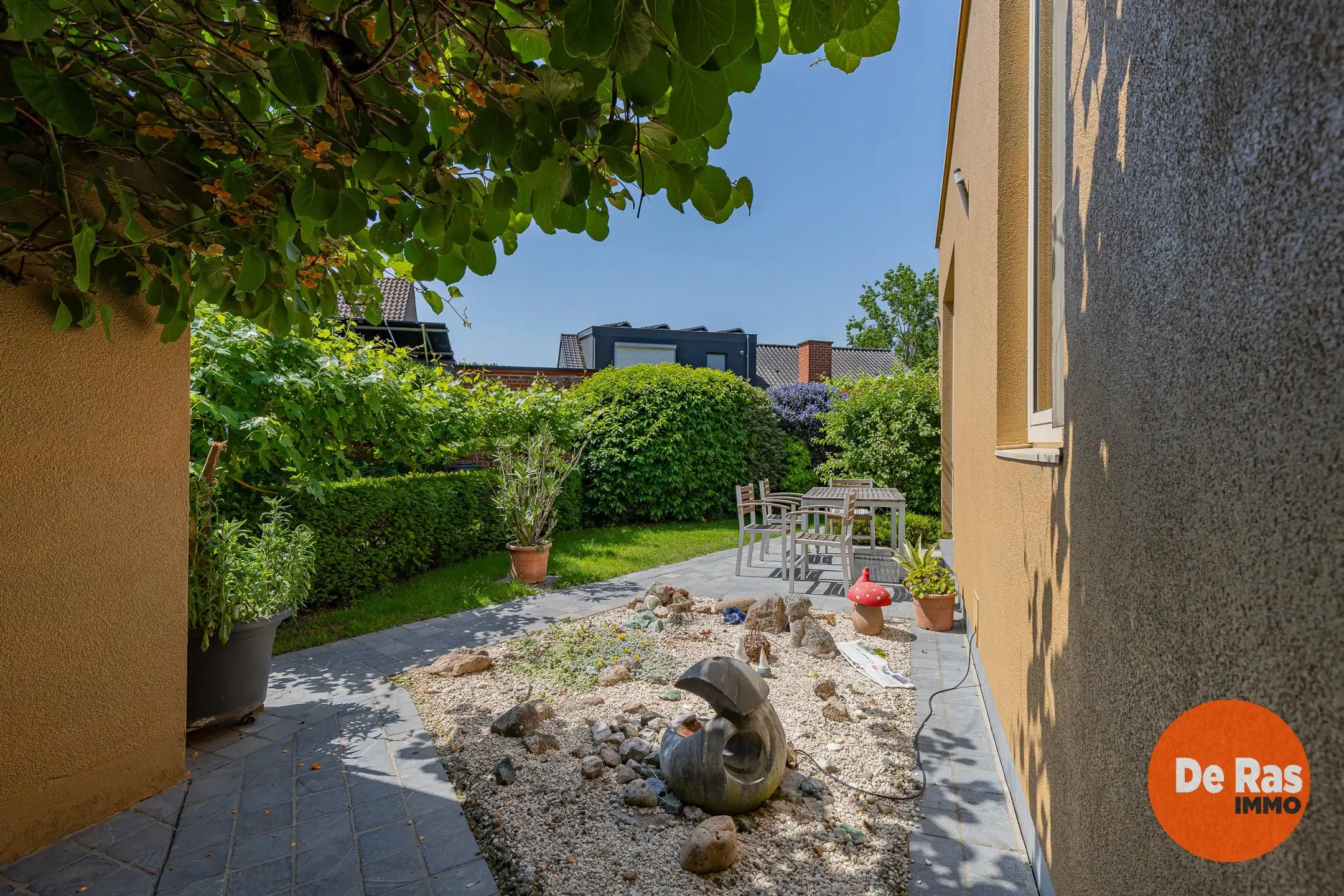 WETTEREN - Open bebouwing in rustige straat met leuke tuin foto 19