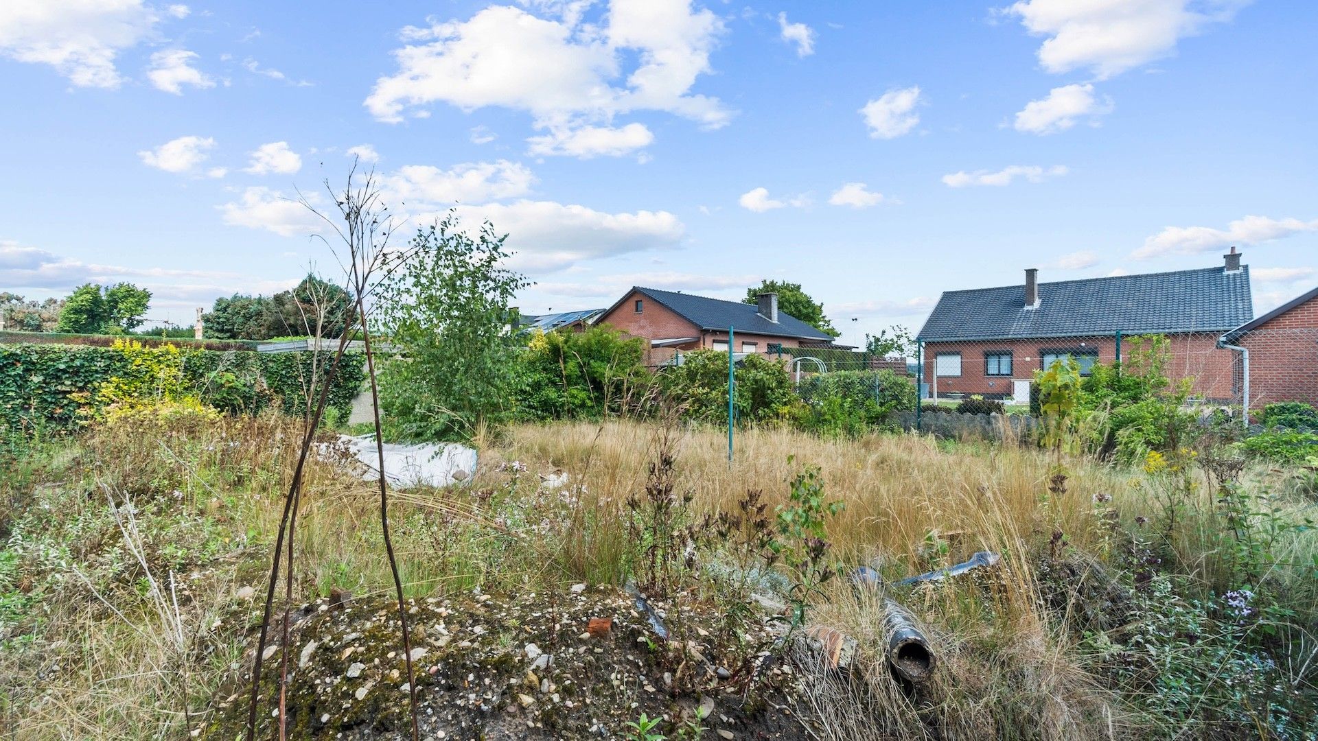Te renoveren woning (O.B.) met 3 slaapkamers op 6a 48ca foto 5