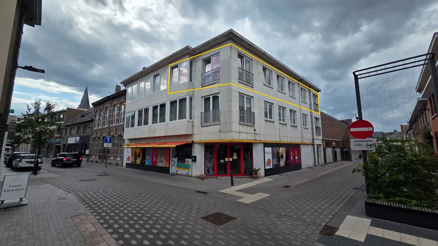 Appartement (95m²) met 2 slaapkamers in hartje Bree foto 12