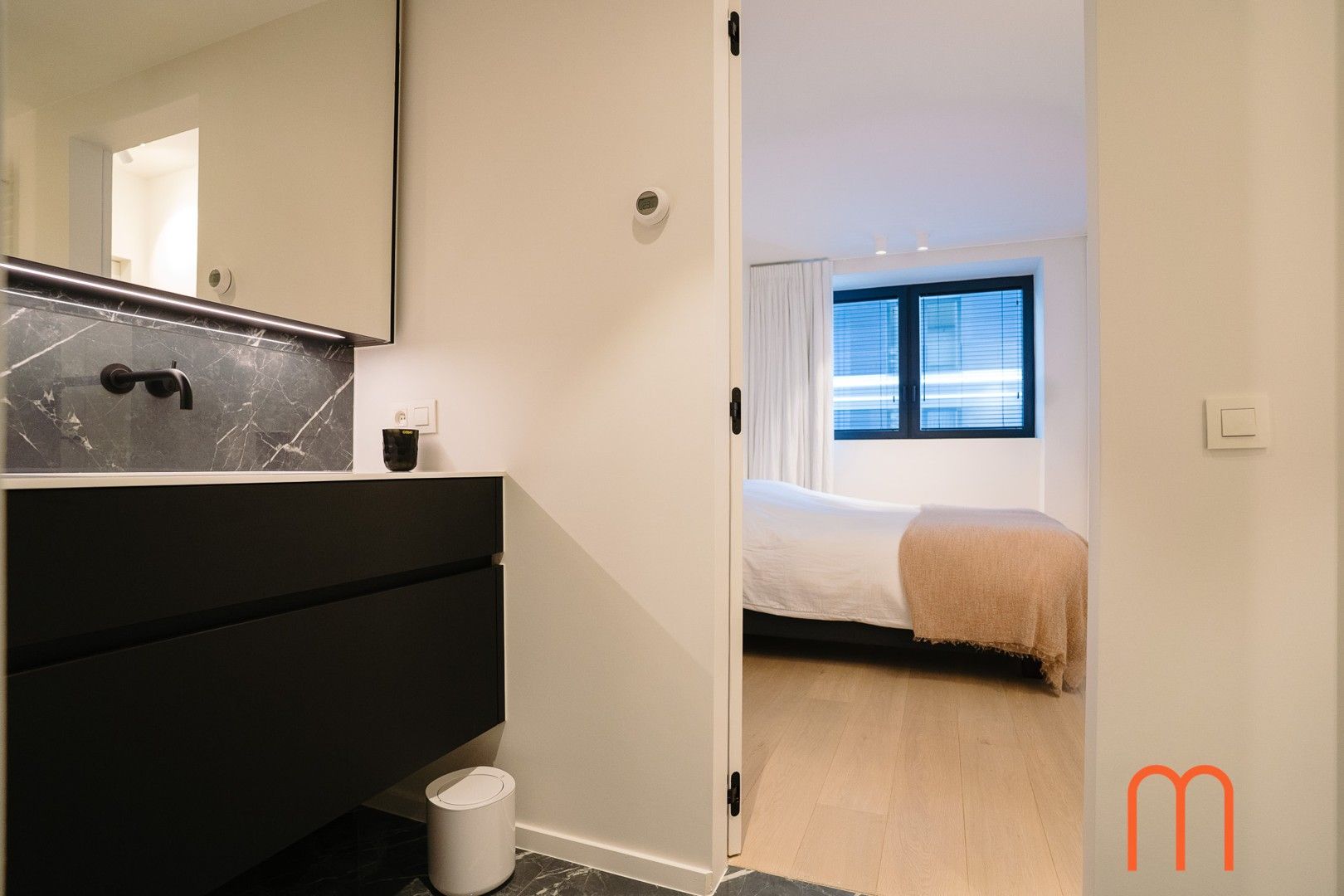 Luxueus afgewerkt appartement met frontaal terras – Residentie Ensor Tower II, Oosteroever Oostende. foto 15