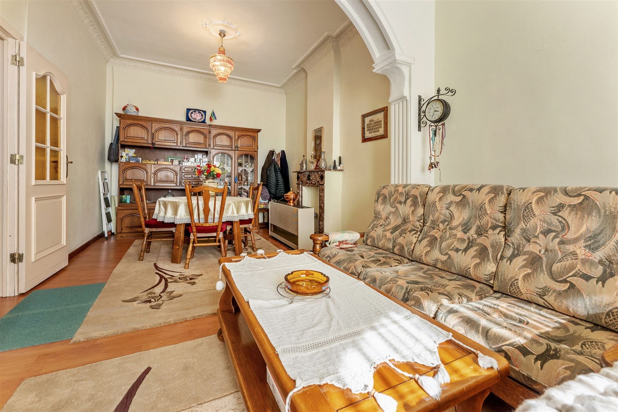 CENTRAAL GELEGEN WONING (197M²) MET 5 SLAAPKAMERS EN BUITENRUIMTE TE HASSELT CENTRUM foto 3