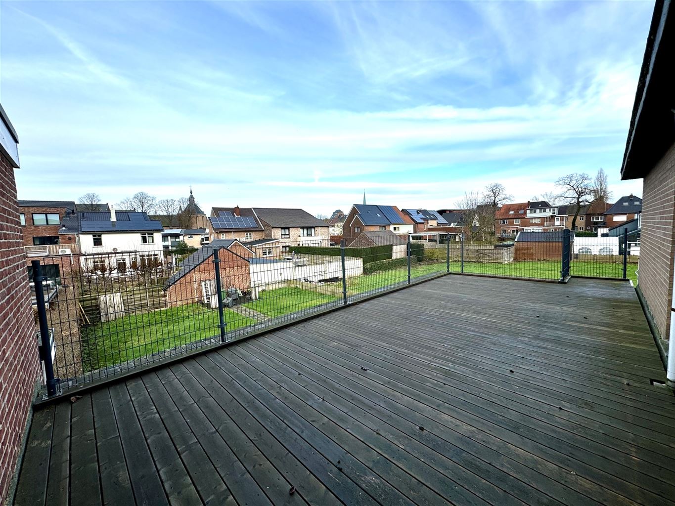 -1-slaapkamer appartement met groot terras nabij het centrum van Maaseik.  foto 9