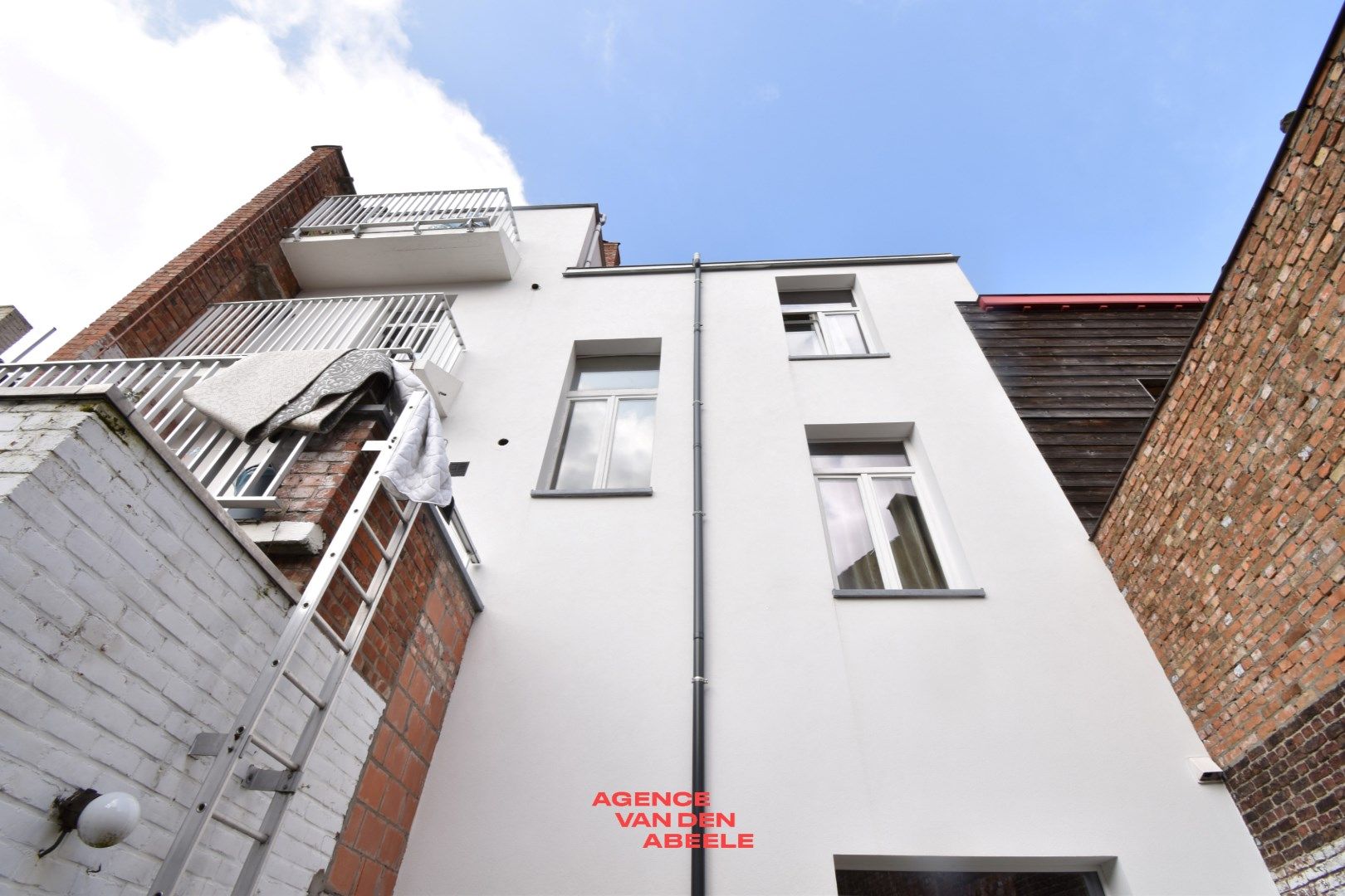 Opbrengsteigendom met 4 appartementen en ruime garage  foto 3