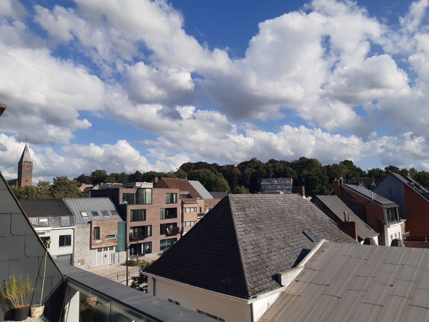 Praktisch 2 slpk-appartement met terras. foto 18