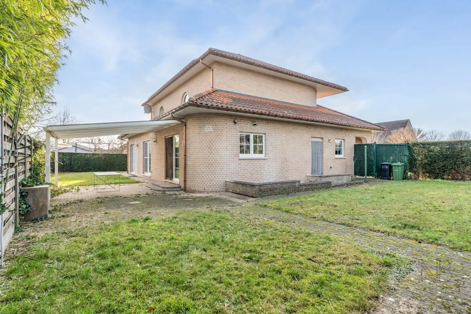Ruime zuiderse gezinswoning  met 3 slaapkamers foto 3