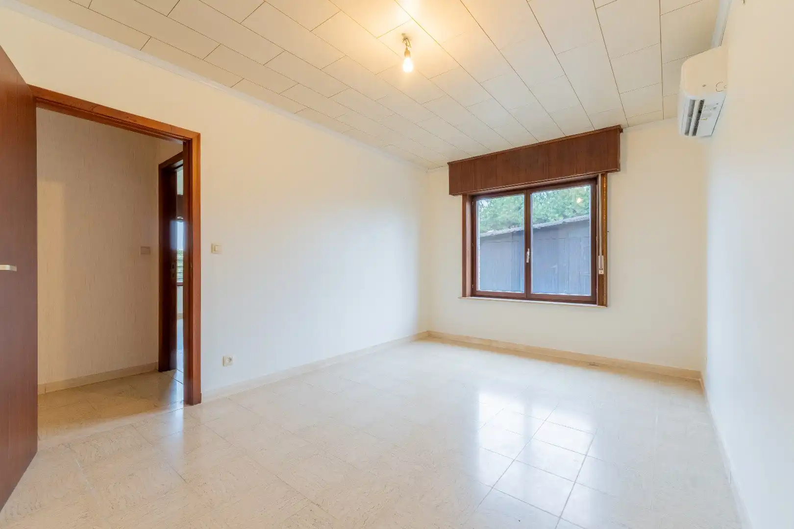 Uiterst ruime benedenwoning op groot perceel van 1666m² foto 9