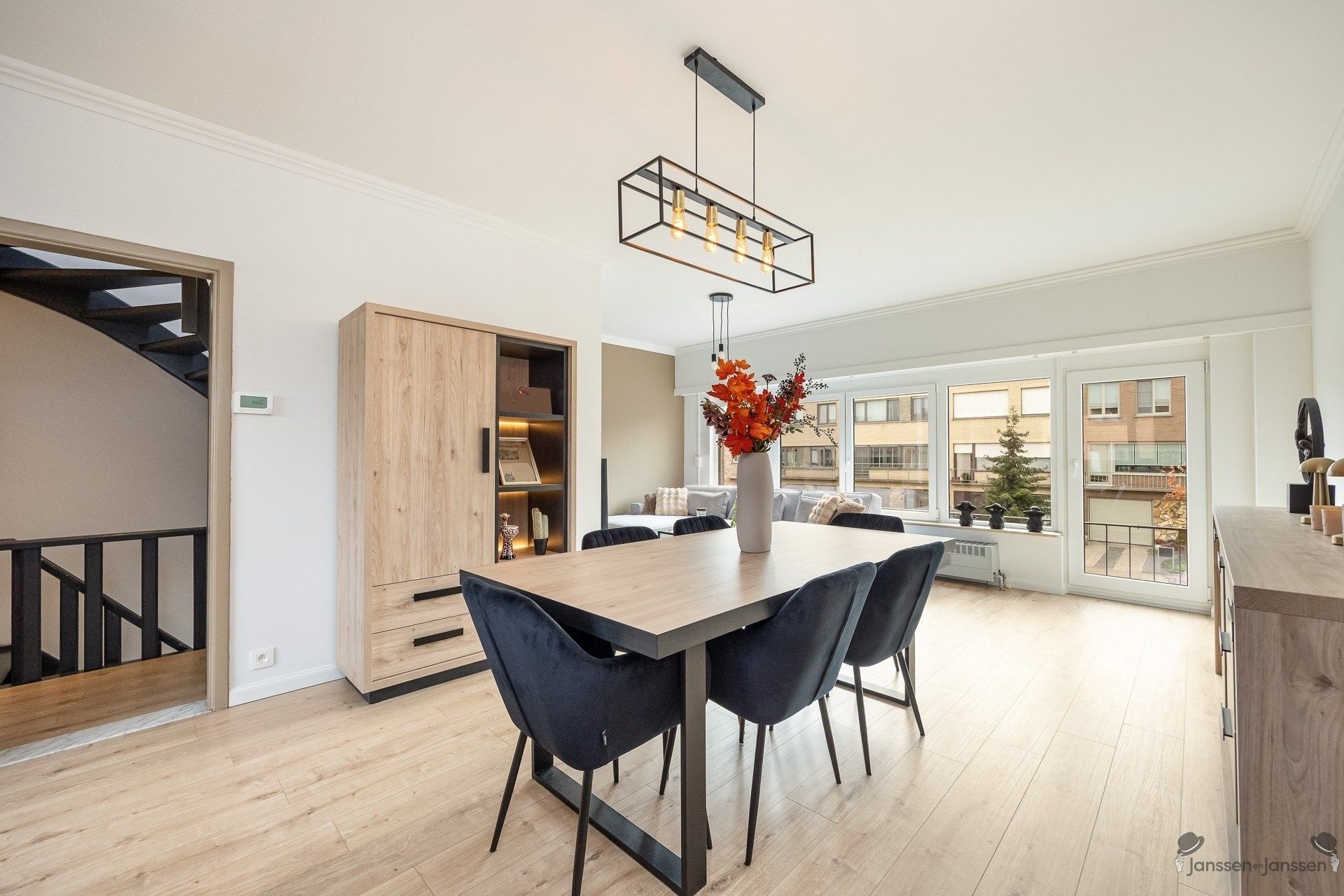 Prachtige en ruime gezinswoning in Stabroek met veel licht en een moderne afwerking. foto 9