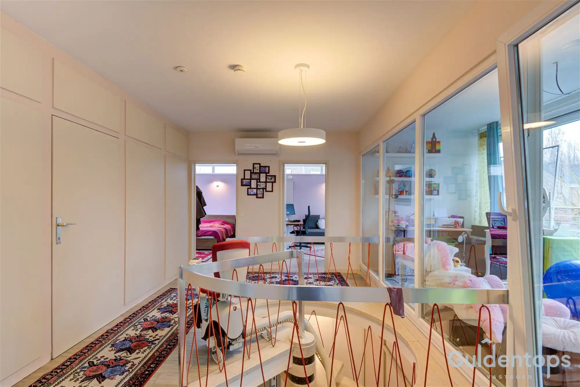 Knappe villa op exceptioneel perceel in gegeerde wijk foto 13