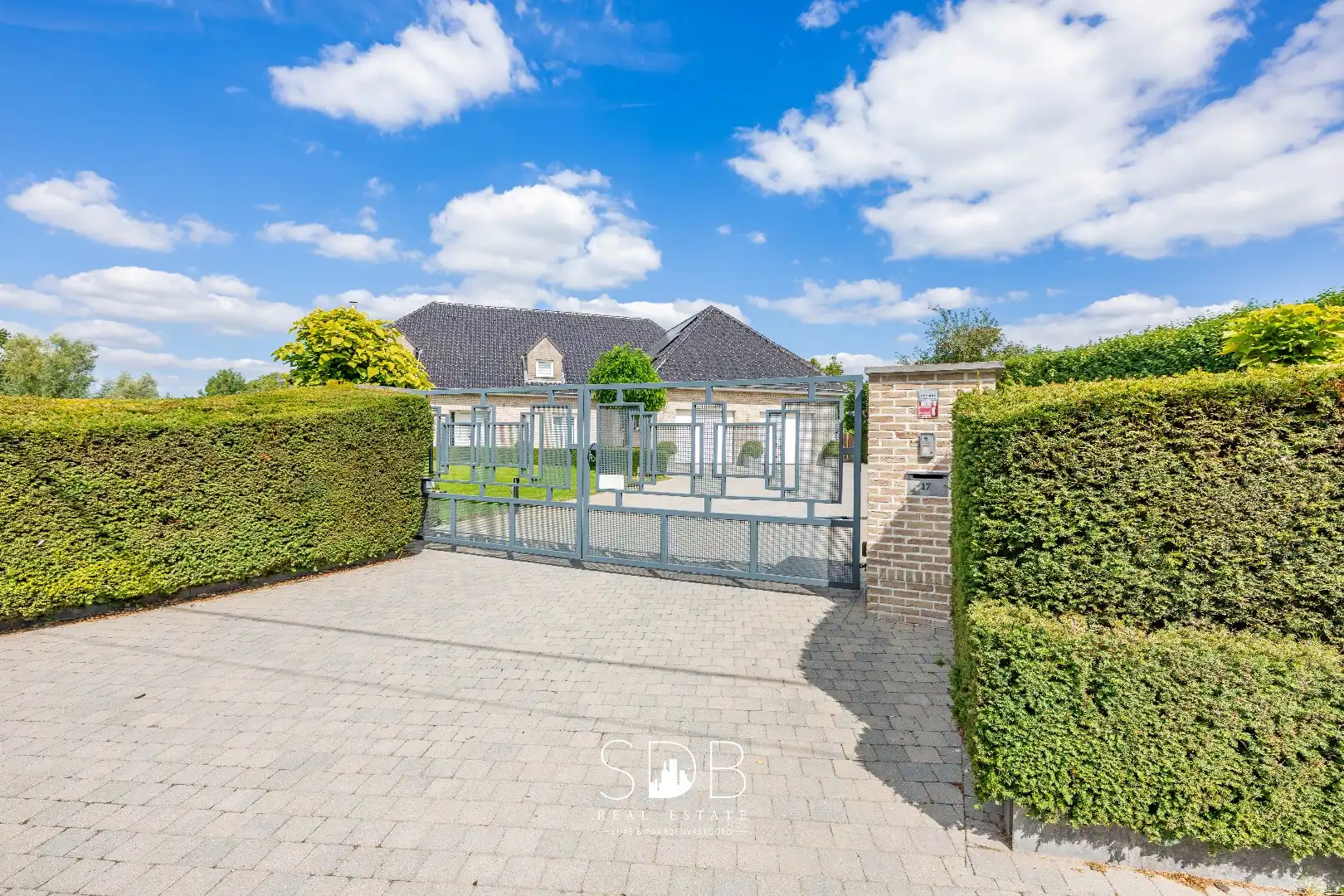 Hedendaagse villa met dubbele garage, zwembad en magazijn op 2.937m² foto 14