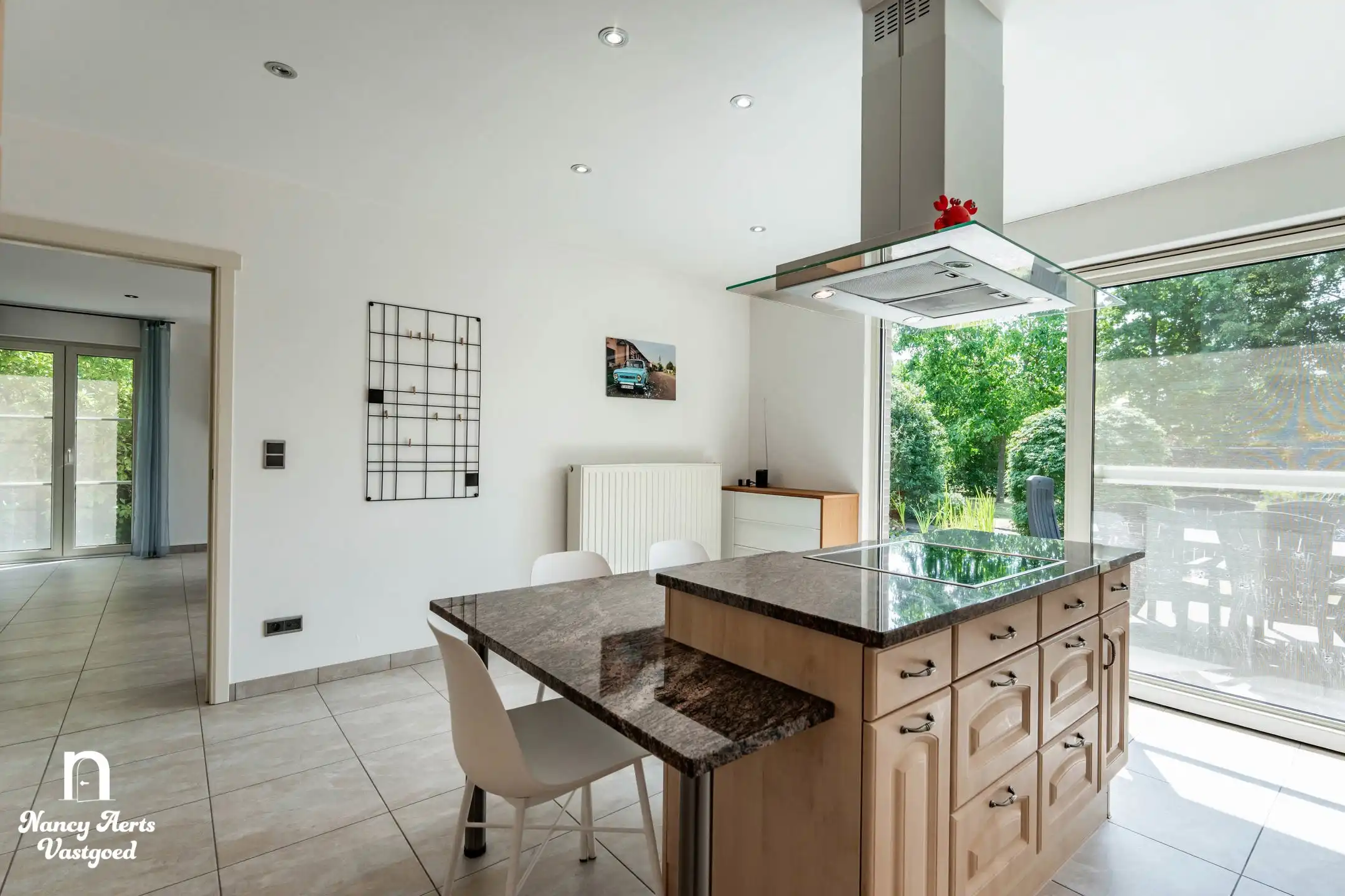 Ruime instapklare woning met prachtige tuin en 4 slaapkamers foto 8