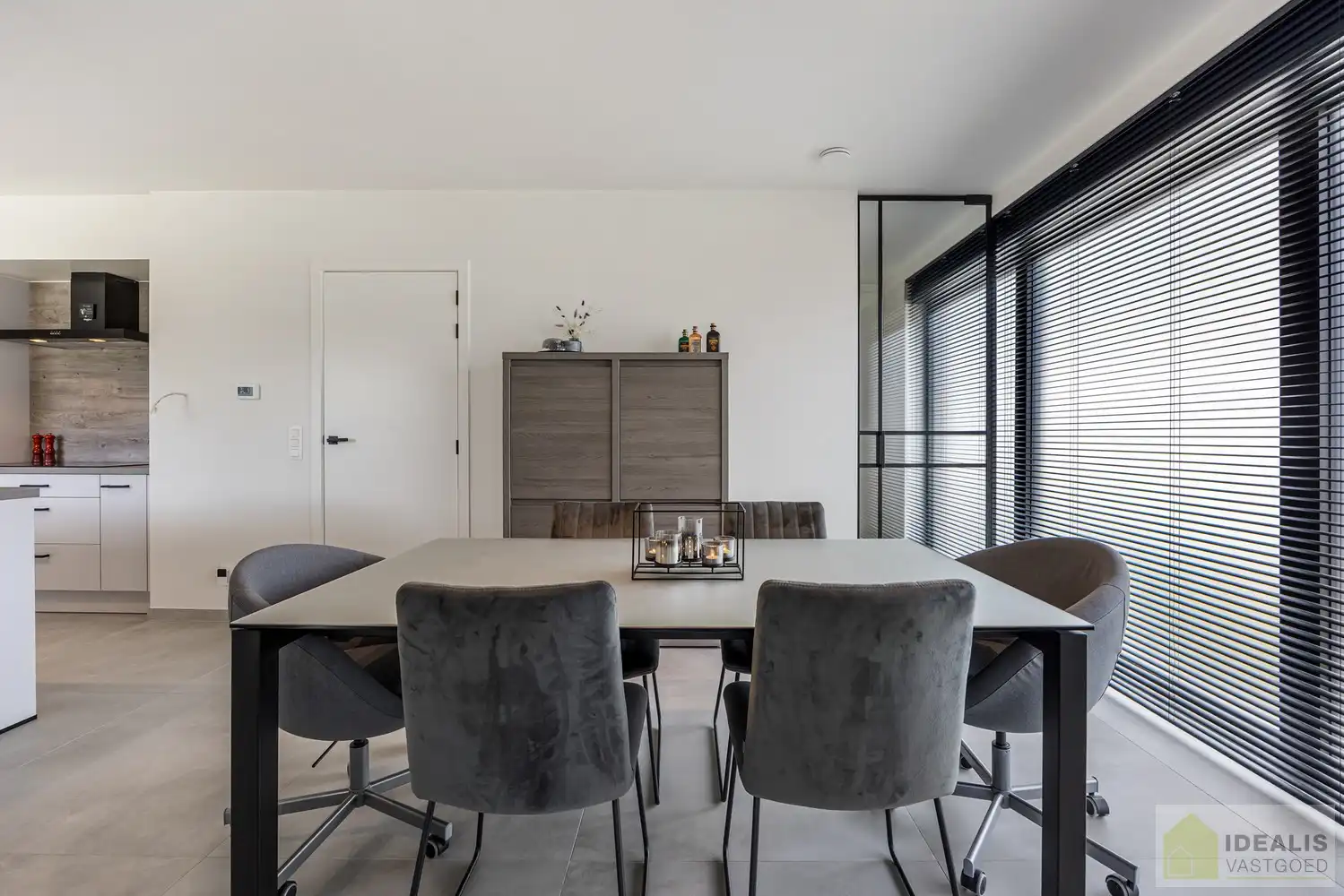 PRACHTIGE NIEUWBOUWWONING (2% REGISTRATIERECHTEN MOGELIJK!) MET EEN HEERLIJK LICHTRIJKE WOONKAMER MET OPEN KEUKEN, RUIME BERGING, BUREEL, 3 SLAAPKAMERS, RUIME DRESSING EN RUIME BADKAMER VOORZIEN VAN ALLE COMFORT! EEN HEERLIJK RUIM HUIS MET EEN NAAR WENS AAN TE LEGGEN TUIN, OP EEN GEGEERDE LOCATIE NABIJ HET CENTRUM VAN PEER! foto 18