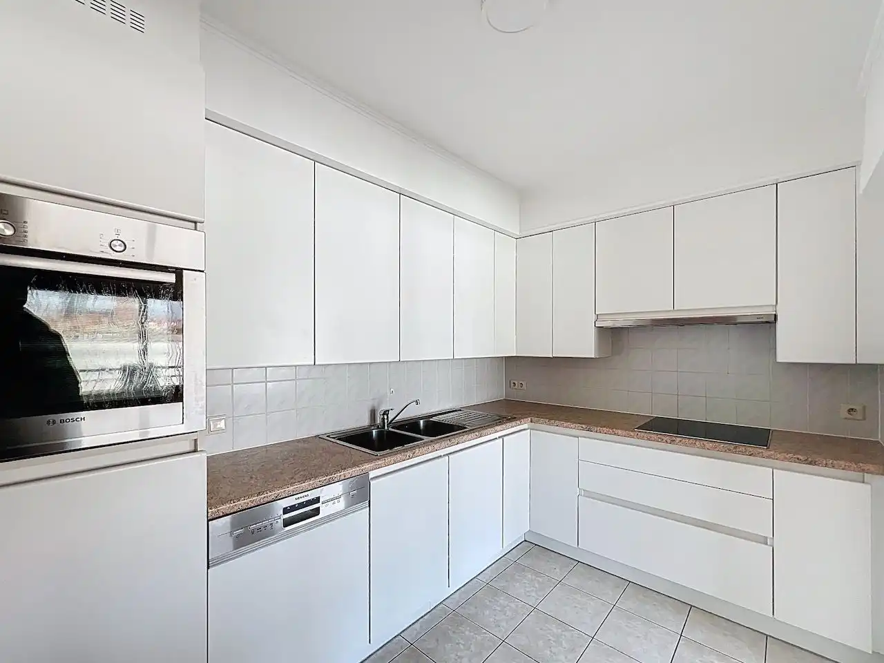 Ruim en functioneel appartement met drie slaapkamers vlakbij het Vissershuldeplein te Heist foto 12