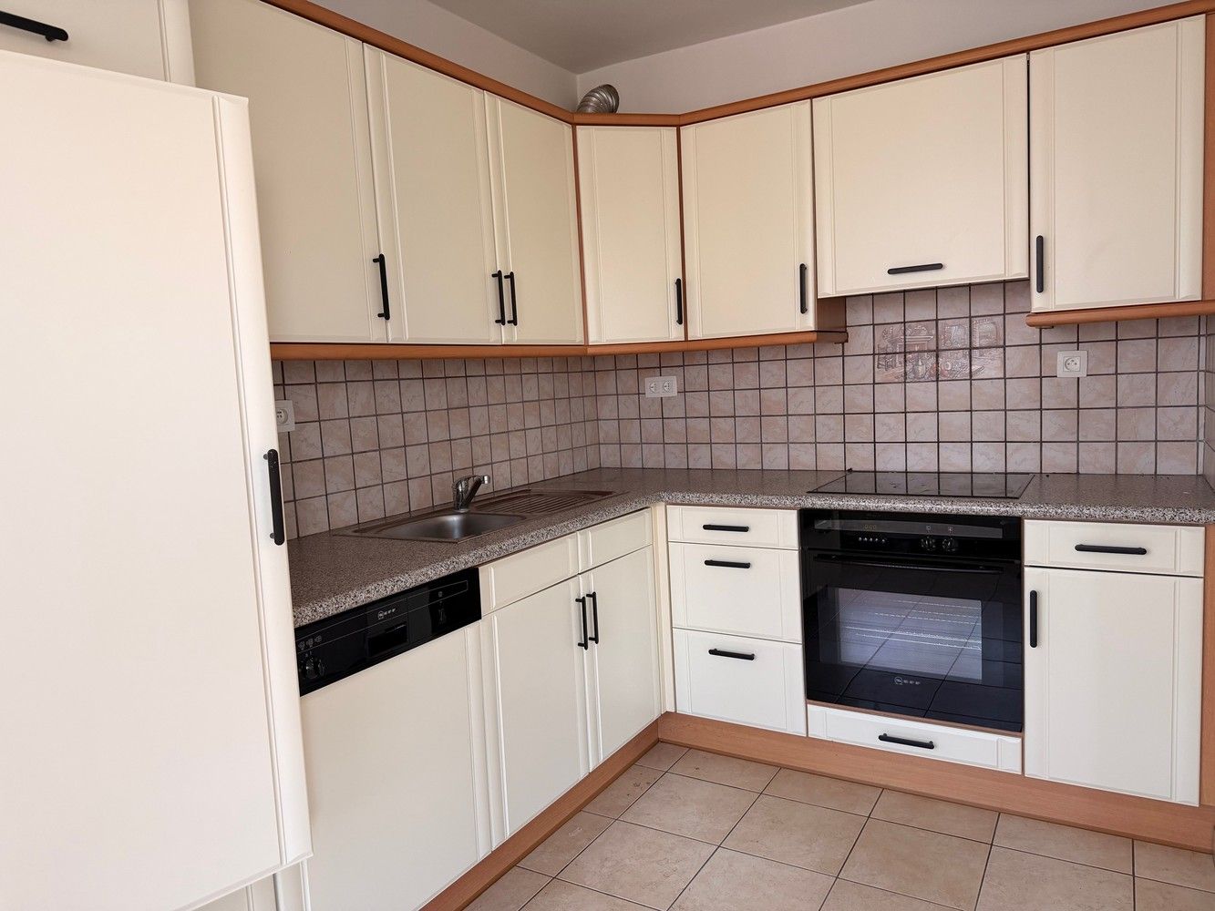 Appartement met 2 slaapkamers, kelder en ondergrondse autostaanplaats foto 5