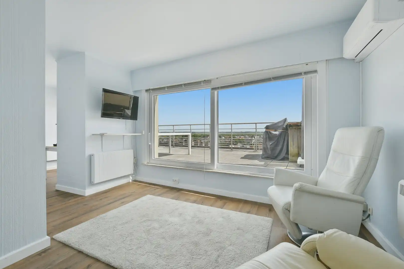 Uniek dakappartement met zonnige ligging en indrukwekkende vergezichten te Wenduine!  foto 2