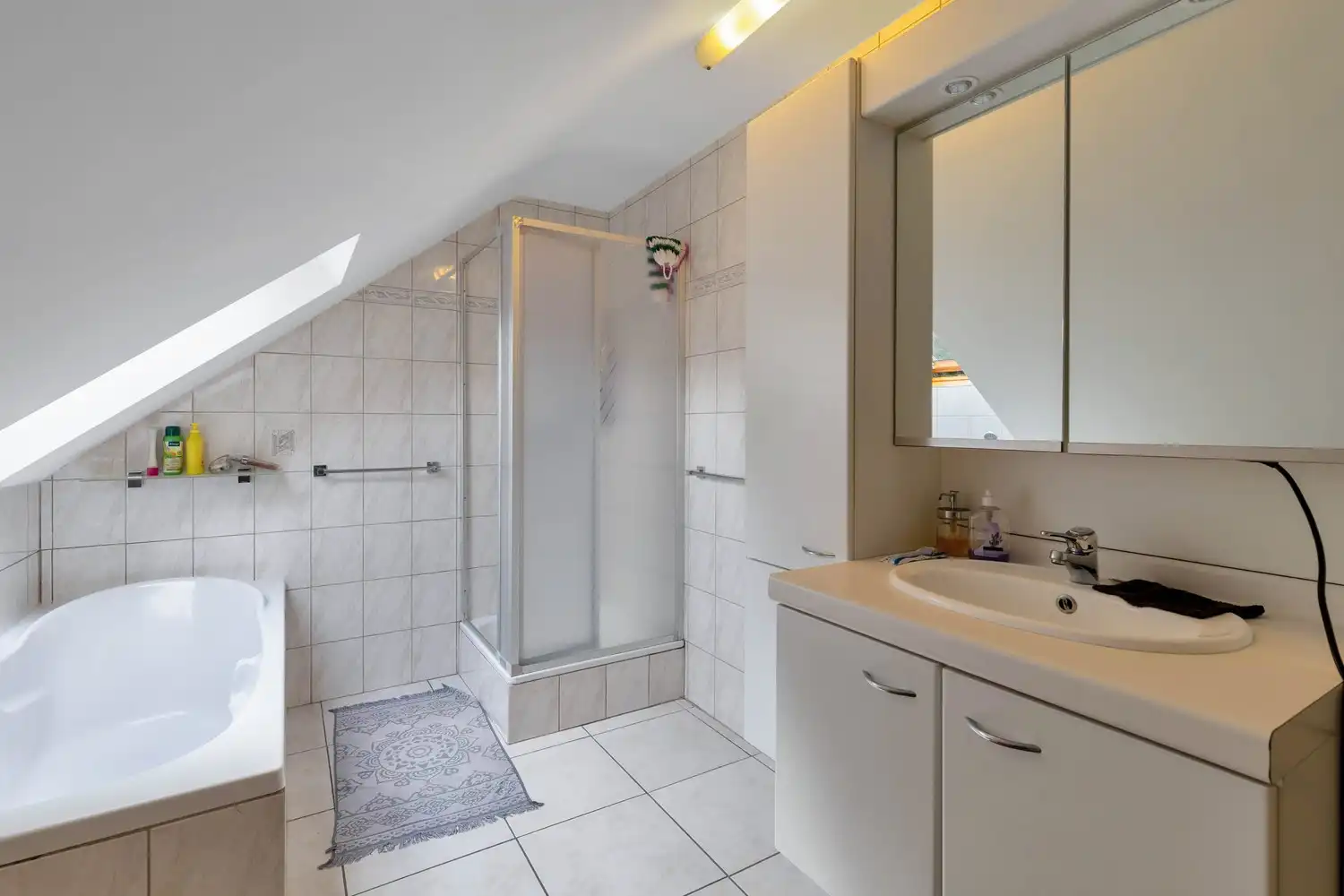 Ruime duplex met 3 slaapkamers, extra (slaap)kamer én privatieve garagebox in Koersel foto 16