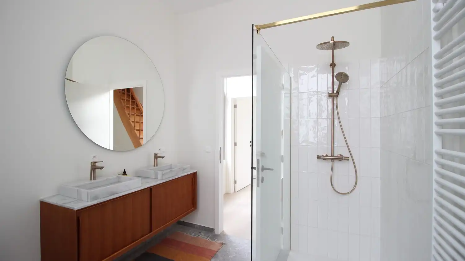 Instapklare, gerenoveerde starterswoning in hip Oud-Berchem foto 11