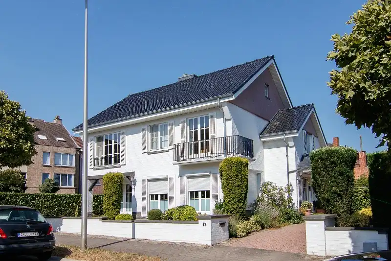 AUTHENTIEKE VILLA IN RESIDENTIËLE OMGEVING, KARAKTERVOL WONEN AAN DE STADSRAND foto 3