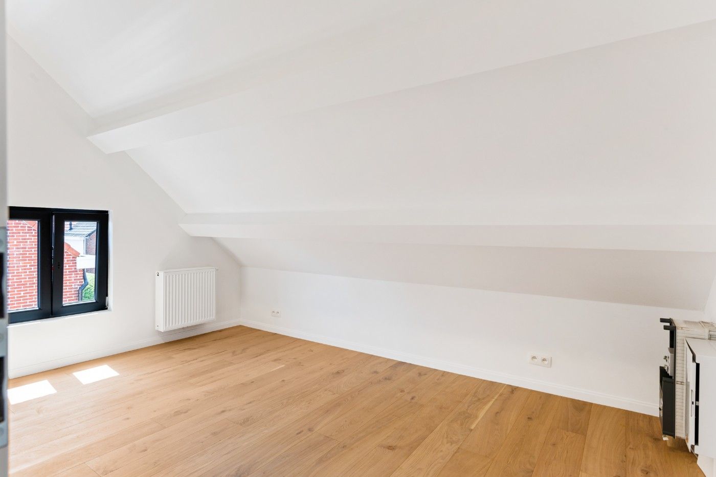 Prachtig gerenoveerde woning met 3 slpk., oprit en toffe tuin foto 17