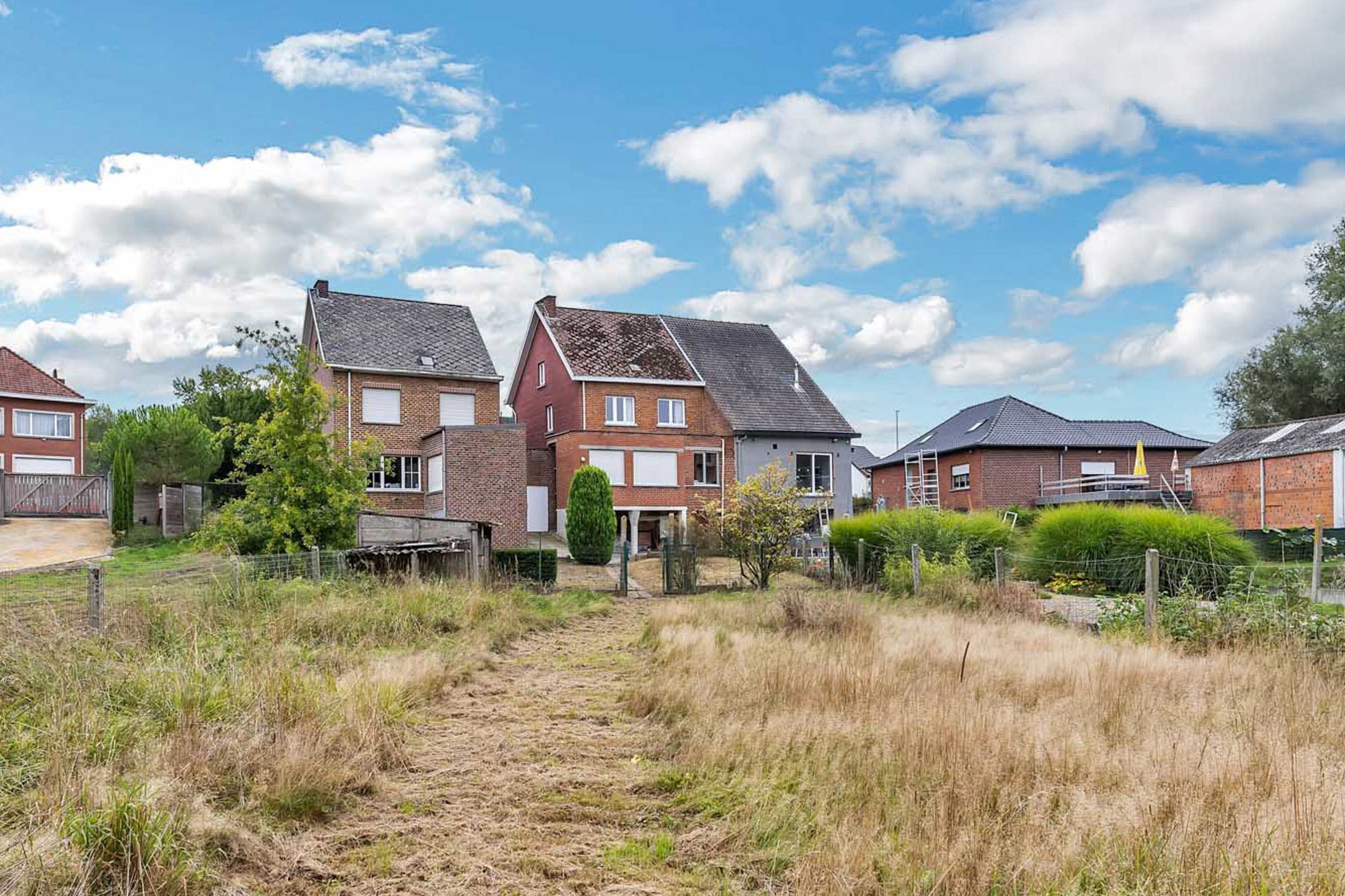 Te renoveren woning met garage en tuin foto 23