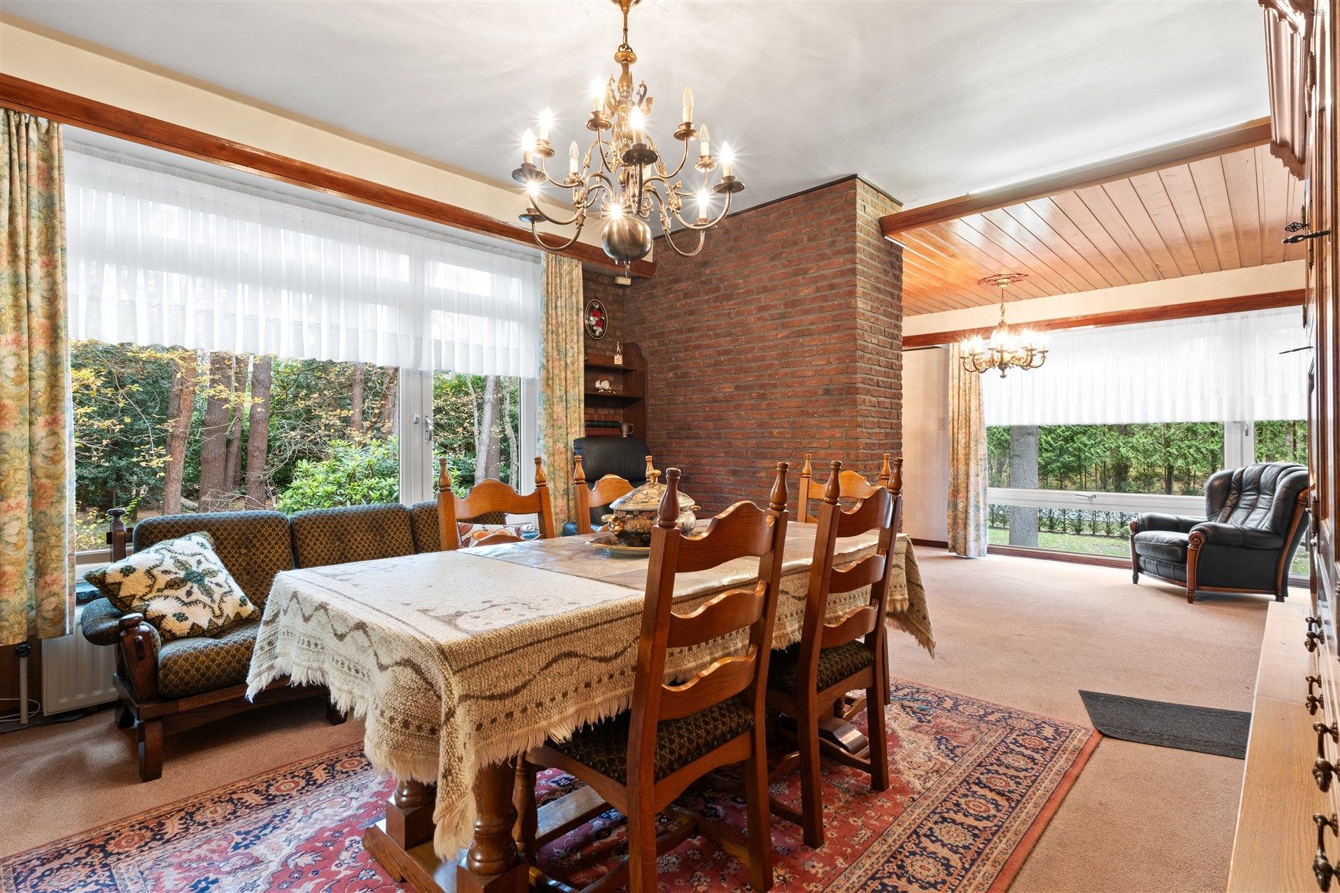 Open bebouwing in groene omgeving foto 4