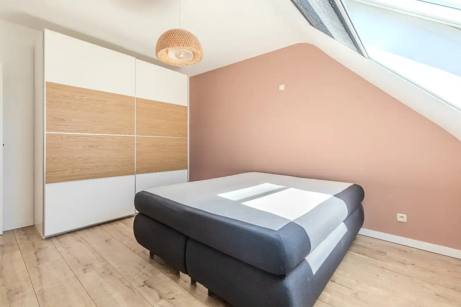 Energiezuinig duplex-appartement met twee slaapkamers, terras en autostaanplaats nabij Maastricht foto 21