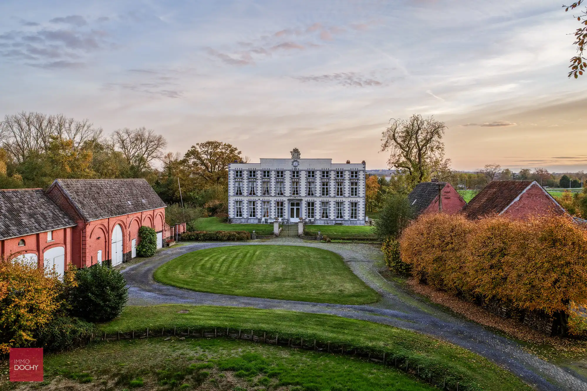 Omwald kasteeldomein op ca. 4,4ha foto 2