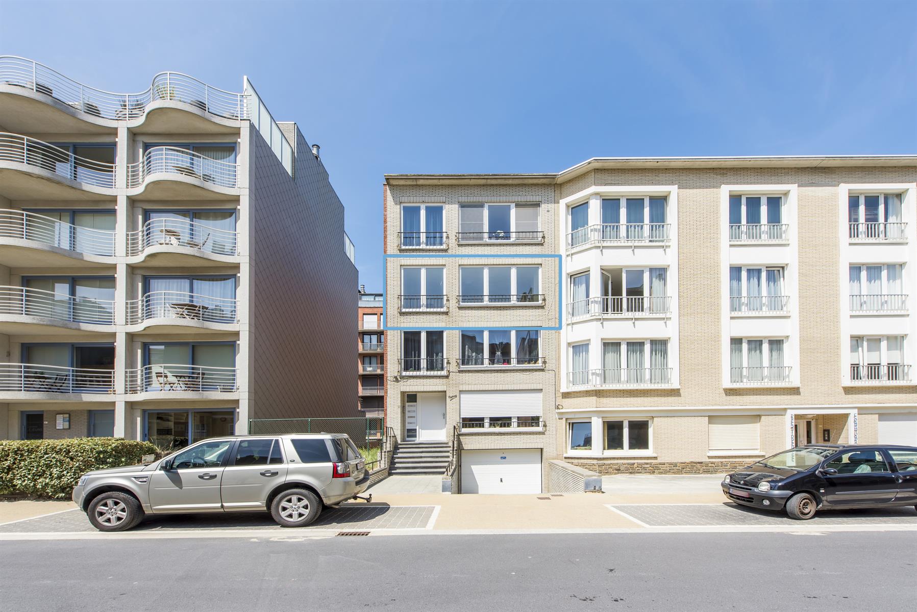 Vernieuwd appartement met rustige ligging te Koksijde-Bad foto {{pictureIndex}}