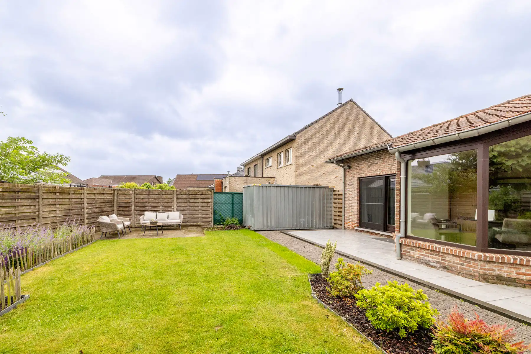 Ruime gezinswoning met garage en tuin op 557m2 grond foto 24