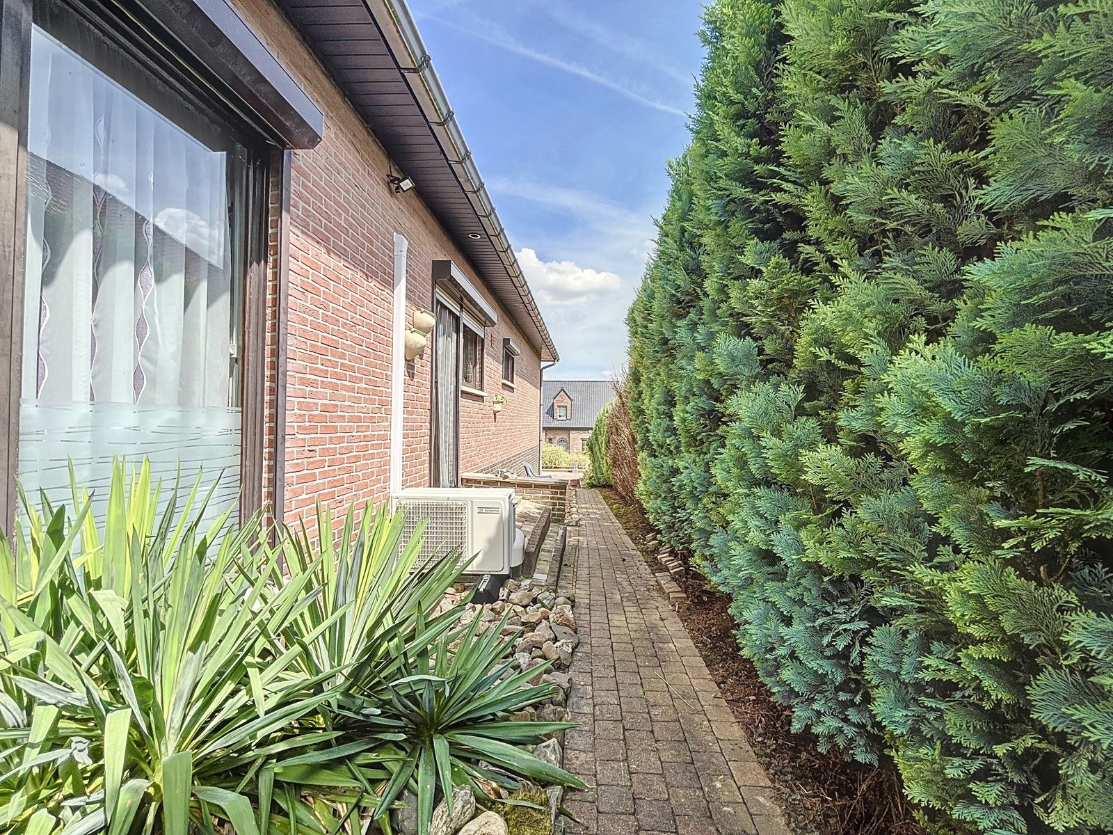 Bungalow-volledig onderkelderd met tuin foto 19