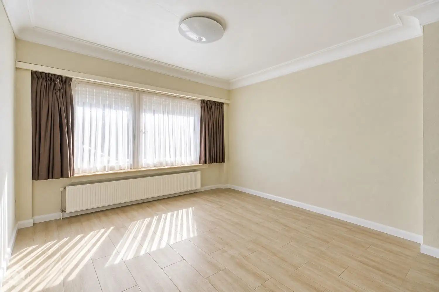 Instapklare woning met 4 slpkrs en ruime tuin te Niel foto 4