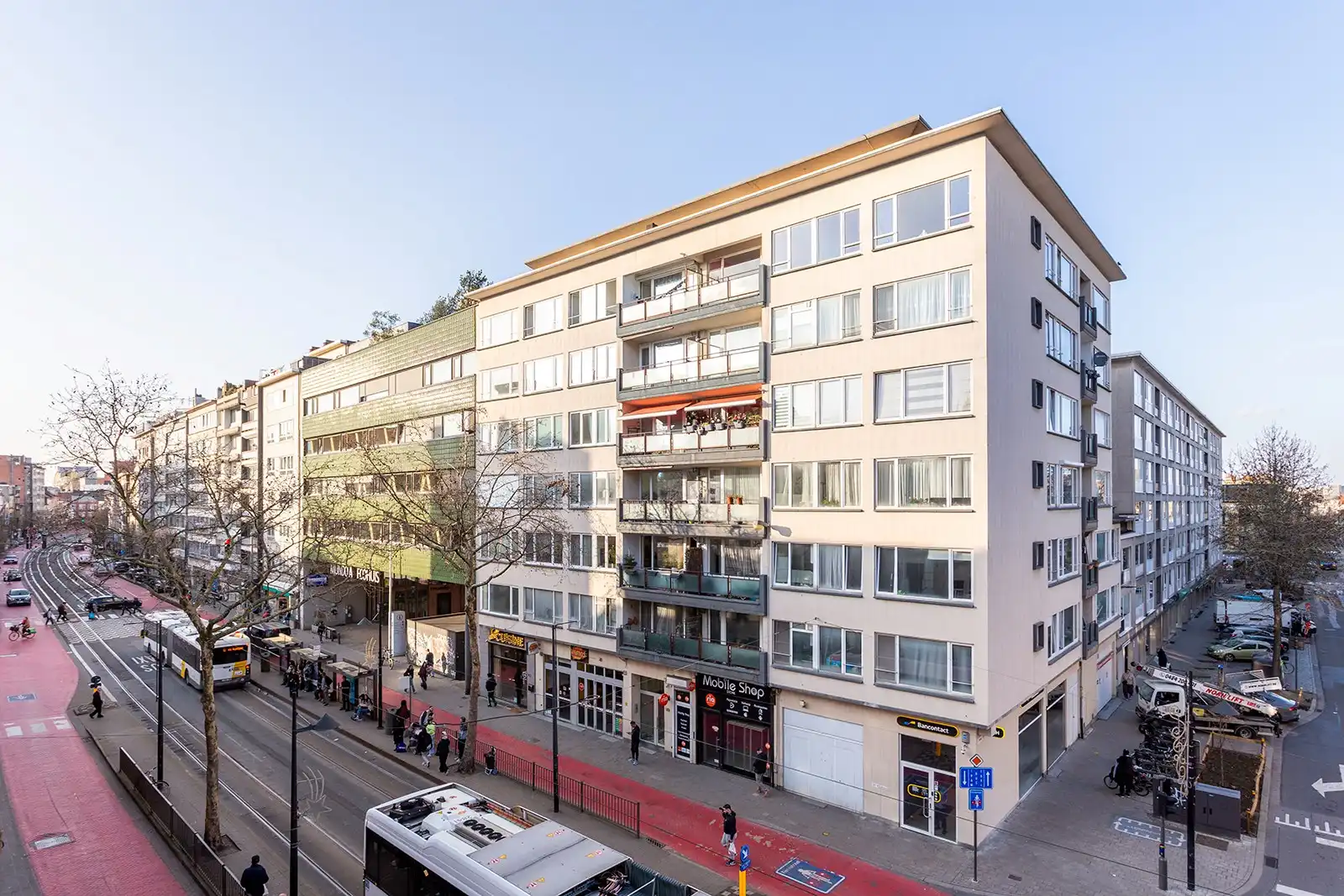 Recent gerenoveerd app. met 2 slpks en 2 terrassen foto 5