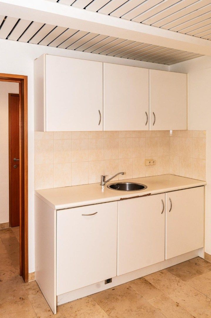 Kantoorruimte:Winkelruimte te huur in Voeren – 184 m² met parkeergelegenheid foto 10