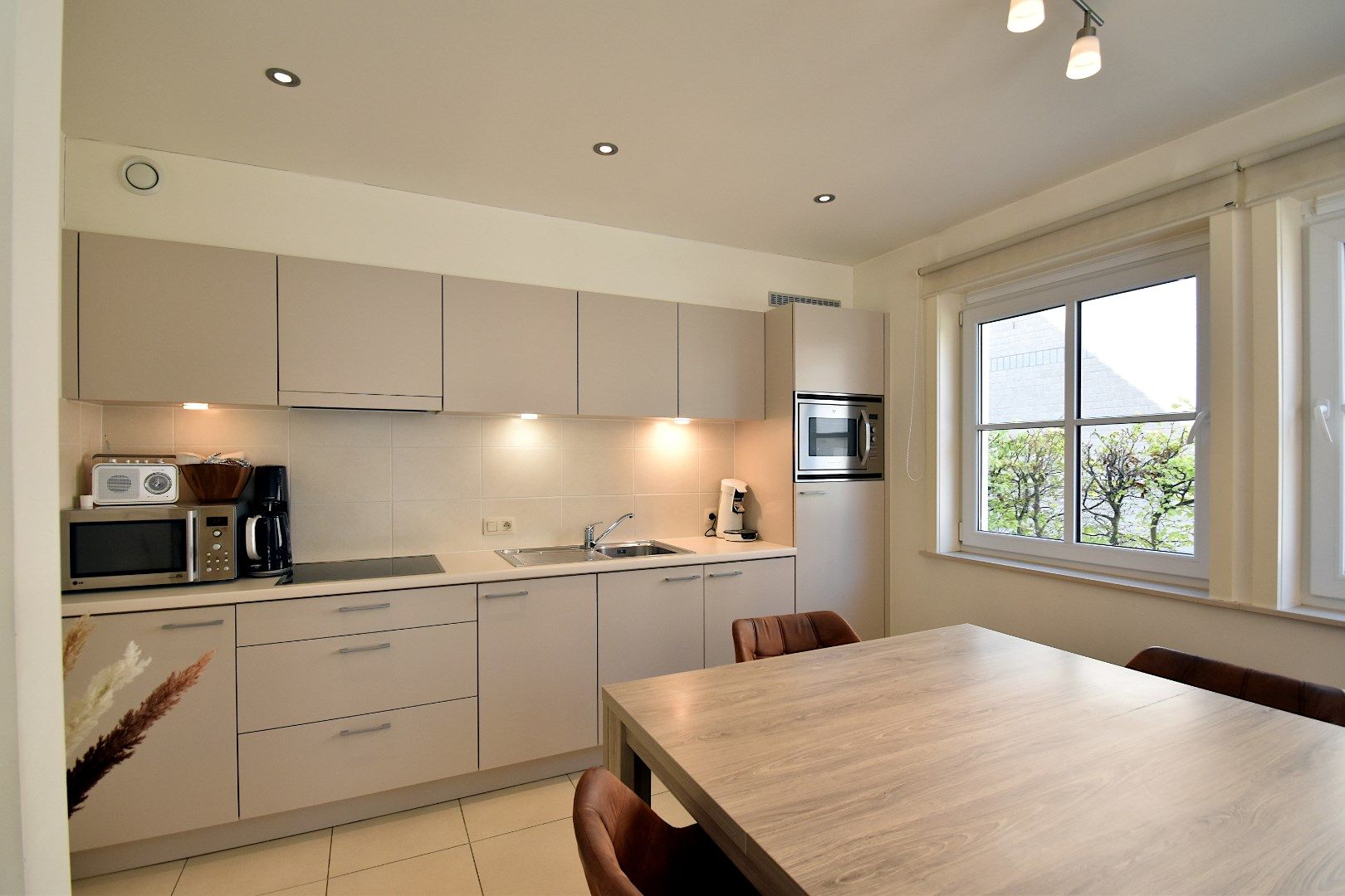 Instapklaar gelijkvloers appartement in het hart van De Haan foto 4