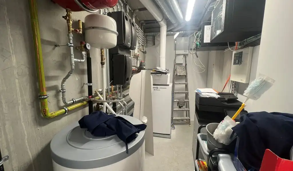 Recent bedrijfsgebouw met prachtige kantoren te huur in Lokeren foto 28