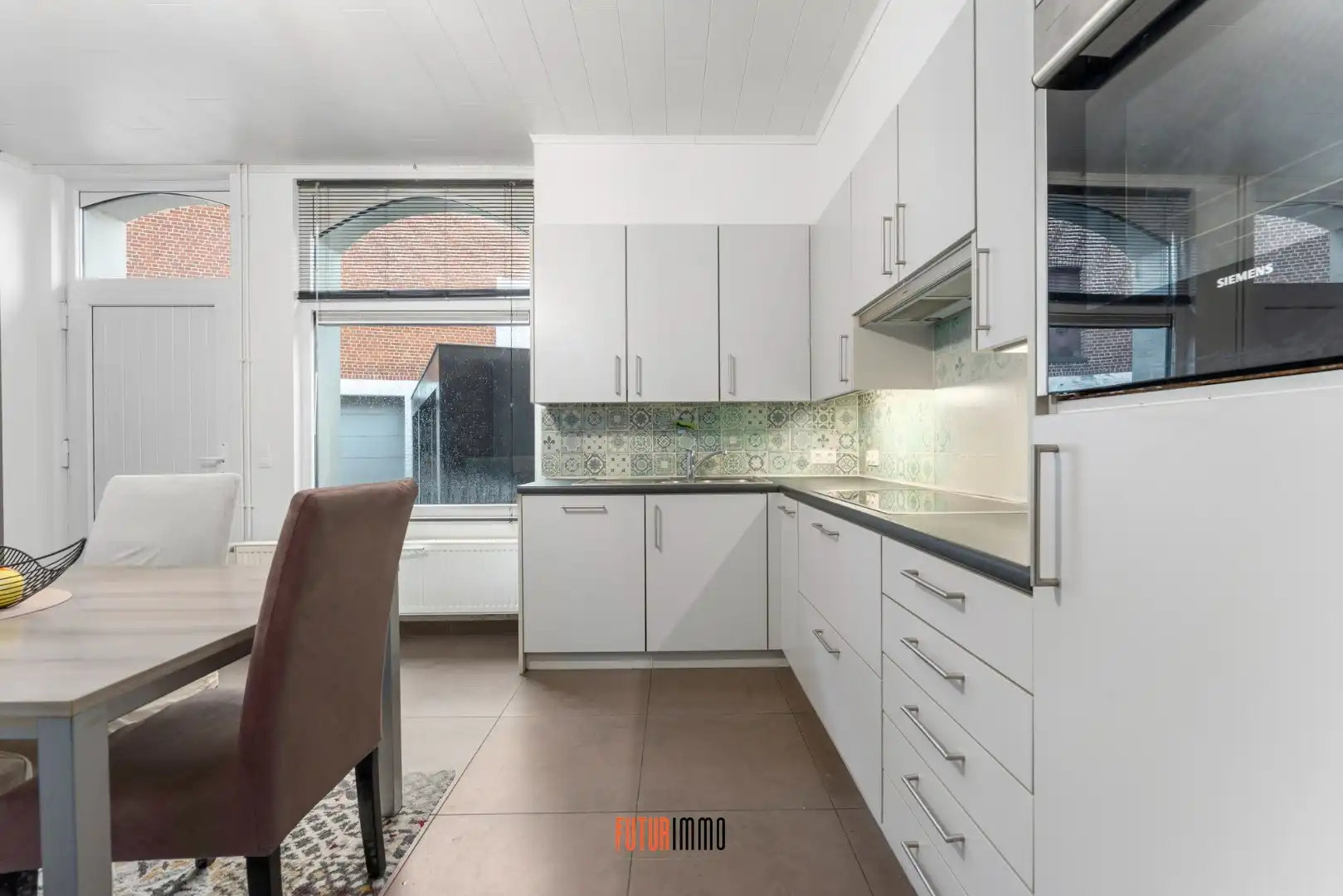 Half open woning met garage foto 9