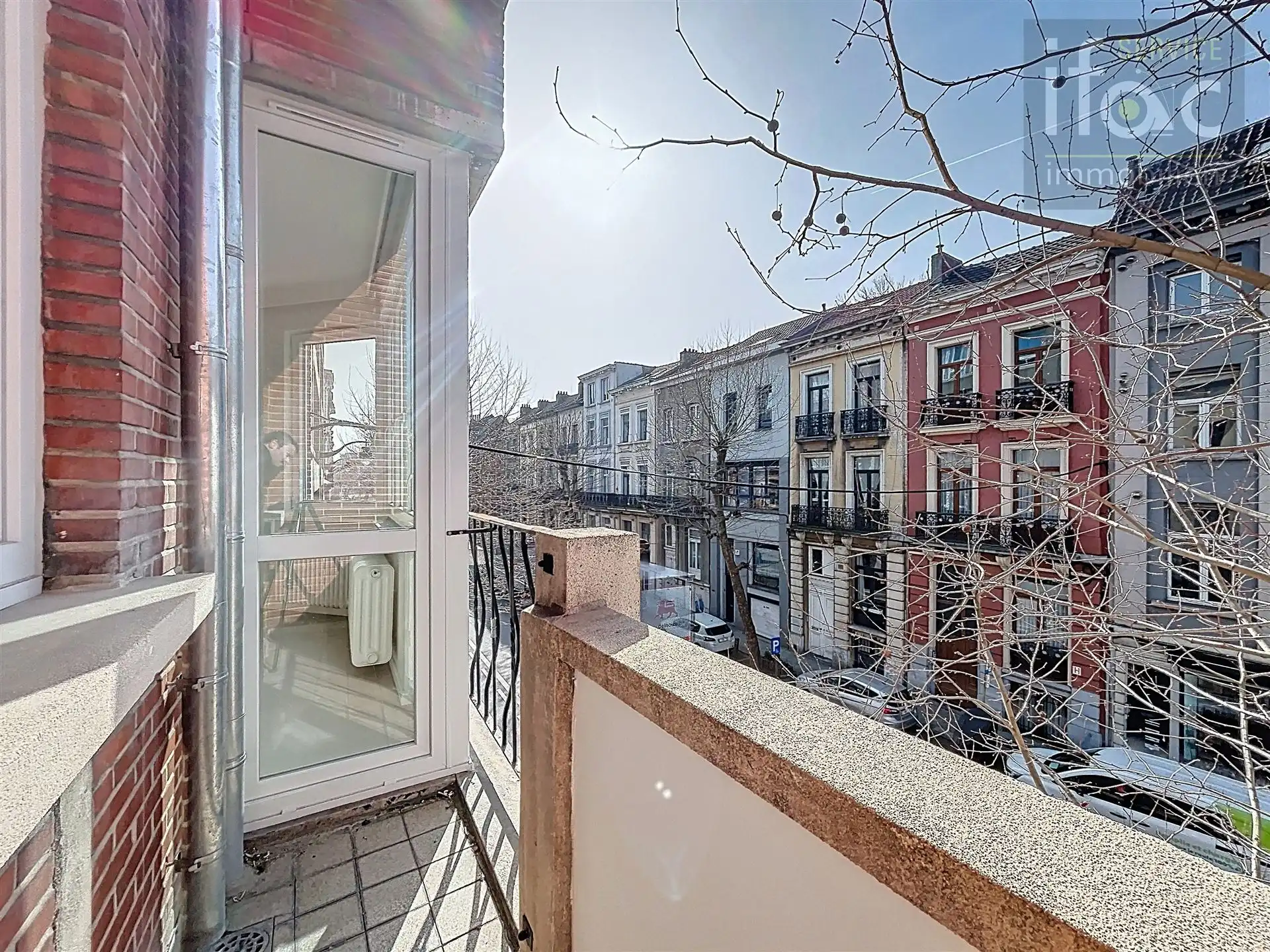 Ruim appartement van (110m²) met terras  foto 4