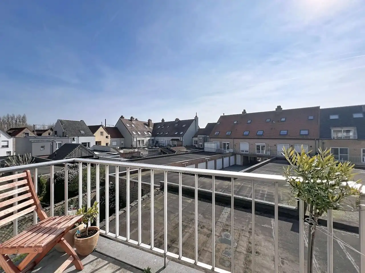 Mooi ingedeeld twee slaapkamerappartement in het hart van Heist. foto 19
