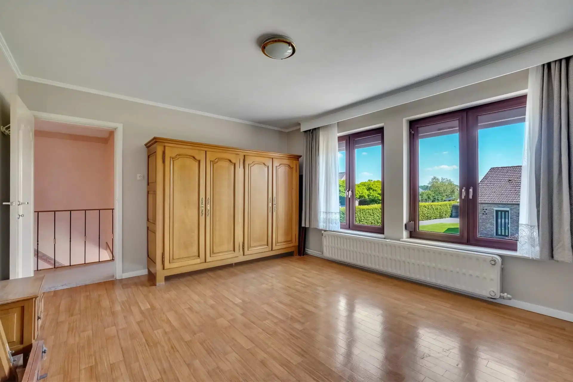 Ruime gezinswoning met 3 slaapkamers, garage en tuin foto 9