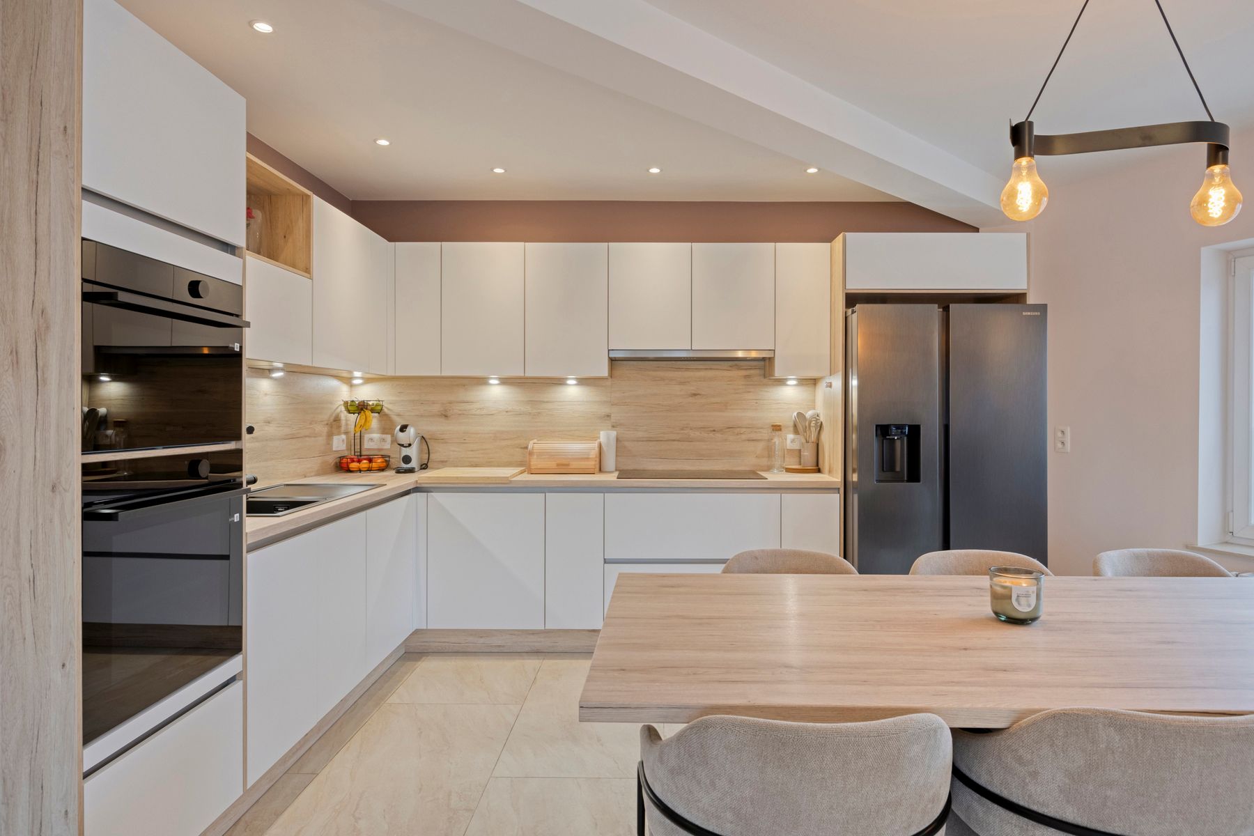 Ruim gerenoveerd 3-slaapkamer appartement op toplocatie !!! foto 7