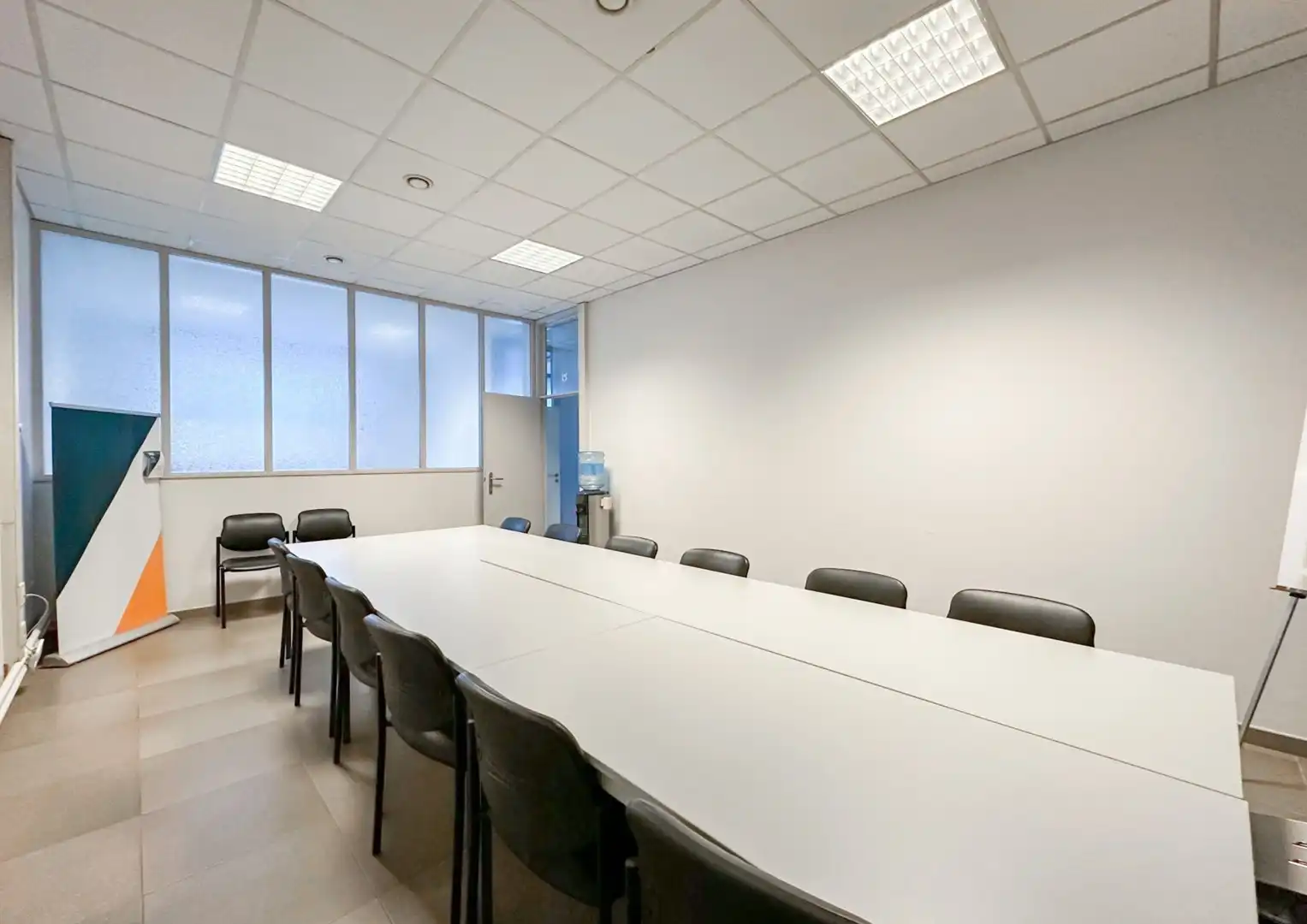 Commercieel gelijkvloers met grote zichtbaarheid en parking in centrum! foto 12