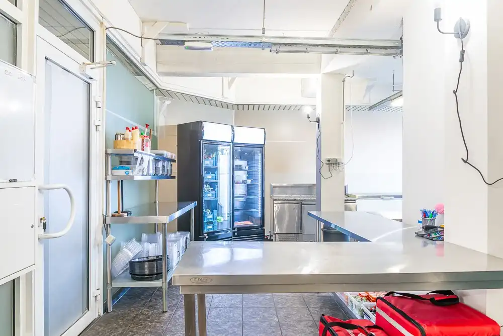 Instapklaar handelspand mét huurder op toplocatie in centrum Lanaken foto 18