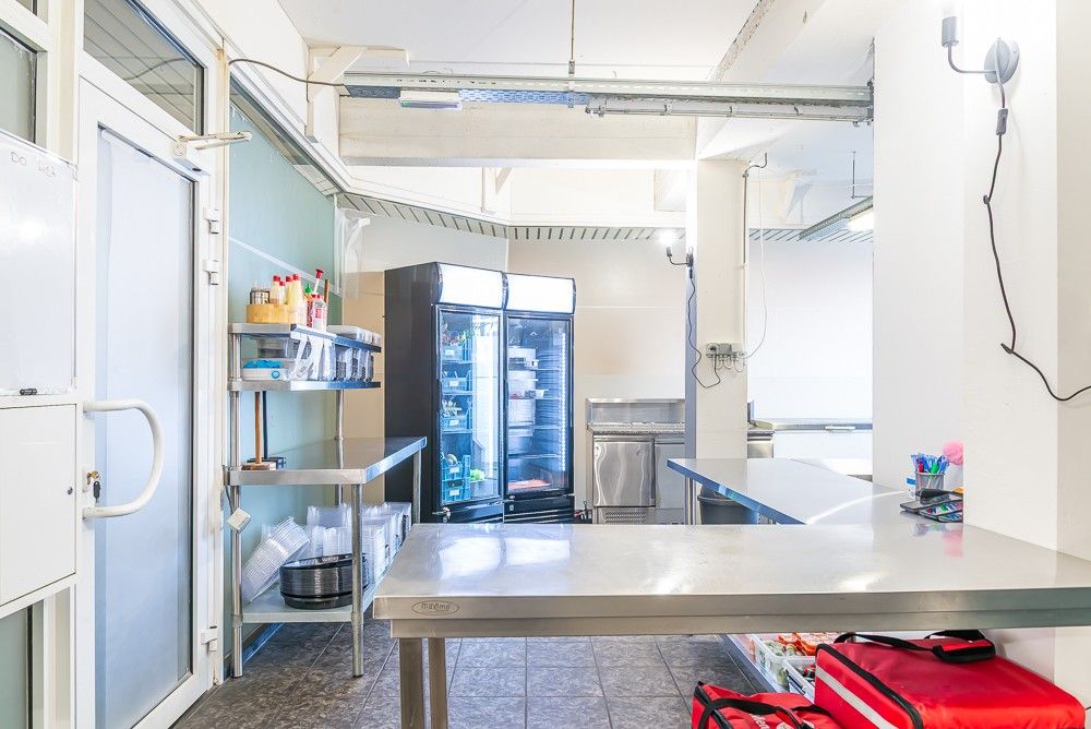 Instapklaar handelspand mét huurder op toplocatie in centrum Lanaken foto 18