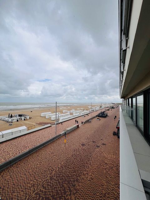 Ruim appartement met 3 slaapkamers en frontaal zeezicht foto 23