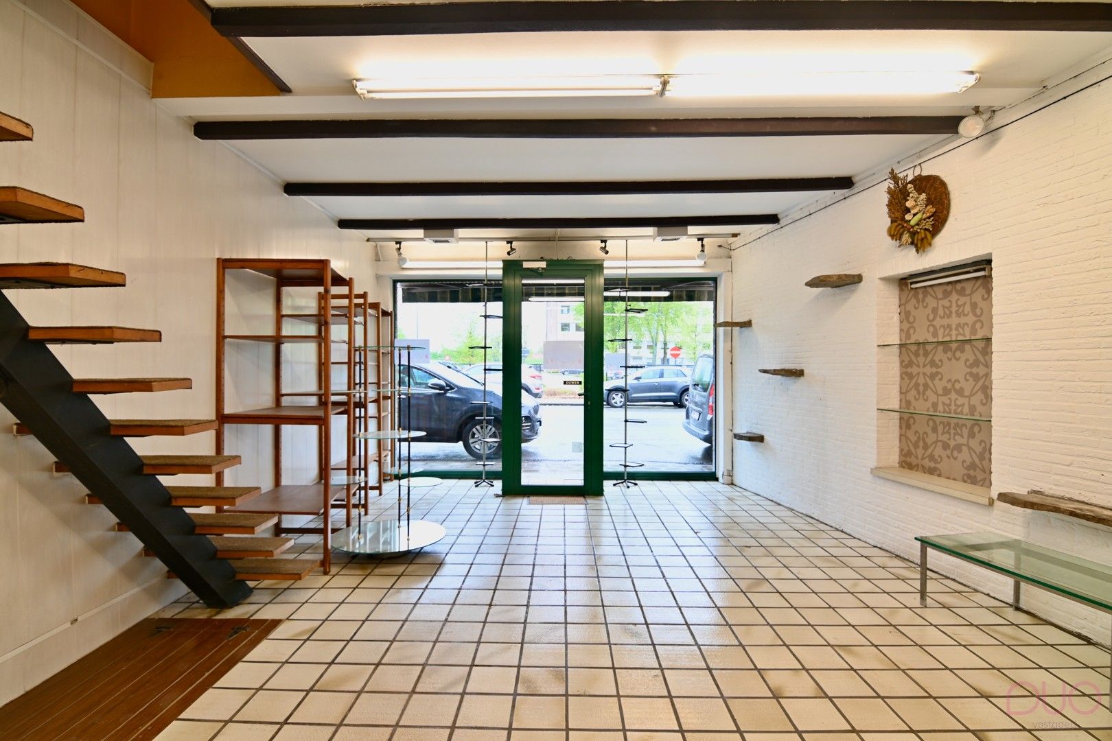 Polyvalent handelshuis met woonst vlakbij het Sint-Trudo Ziekenhuis foto 2