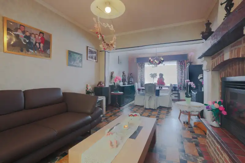 Rustig gelegen, te moderniseren woning met 3 slaapkamers (meer mogelijk), tuin en grote garage op 288m². foto 4
