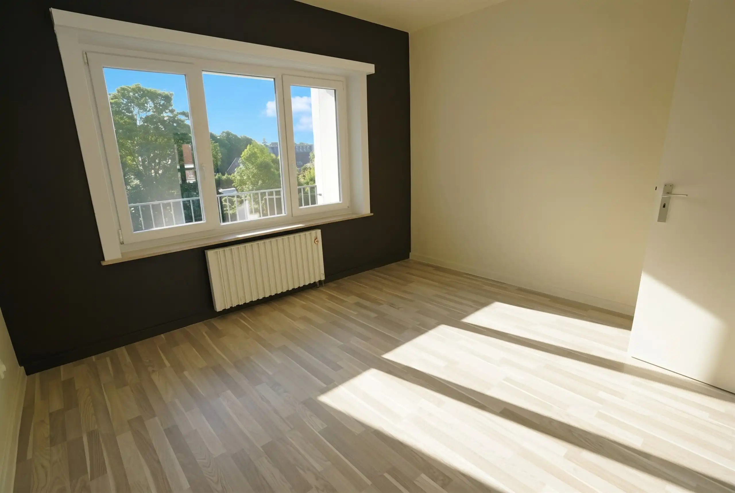 Vernieuwd appartement met garage en terras foto 10