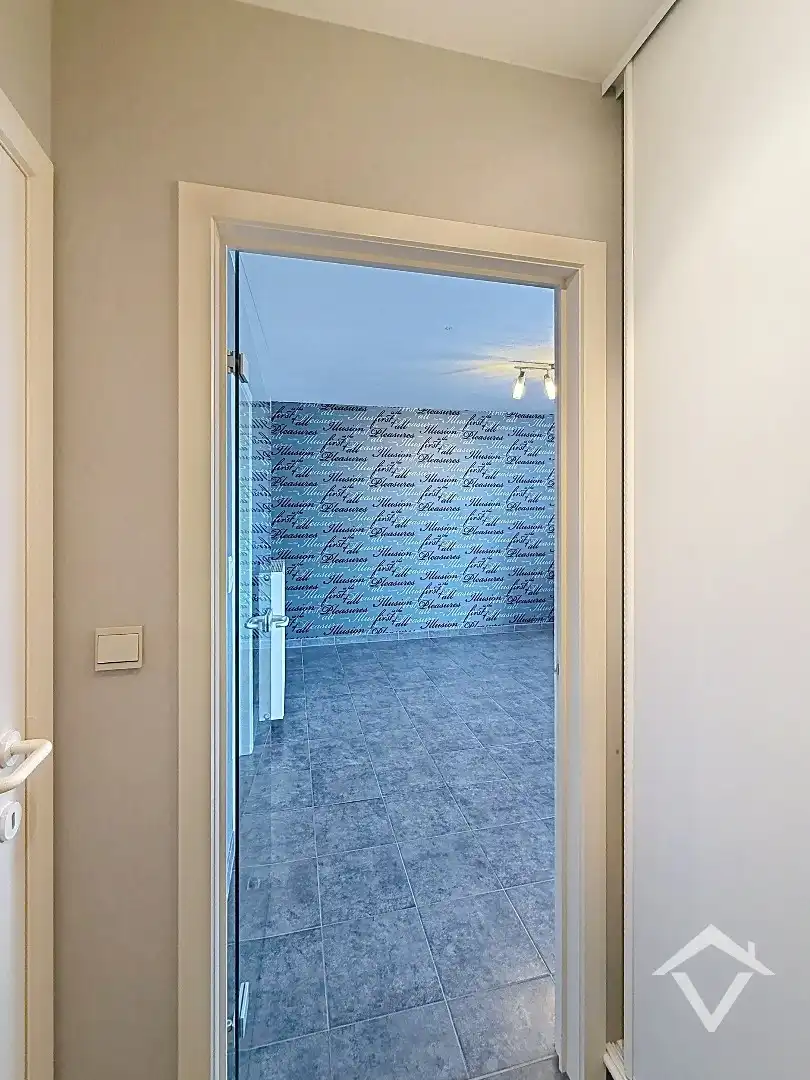 Instapklaar appartement met 2 slaapkamers, 2 bergingen en garage te Eernegem foto 3
