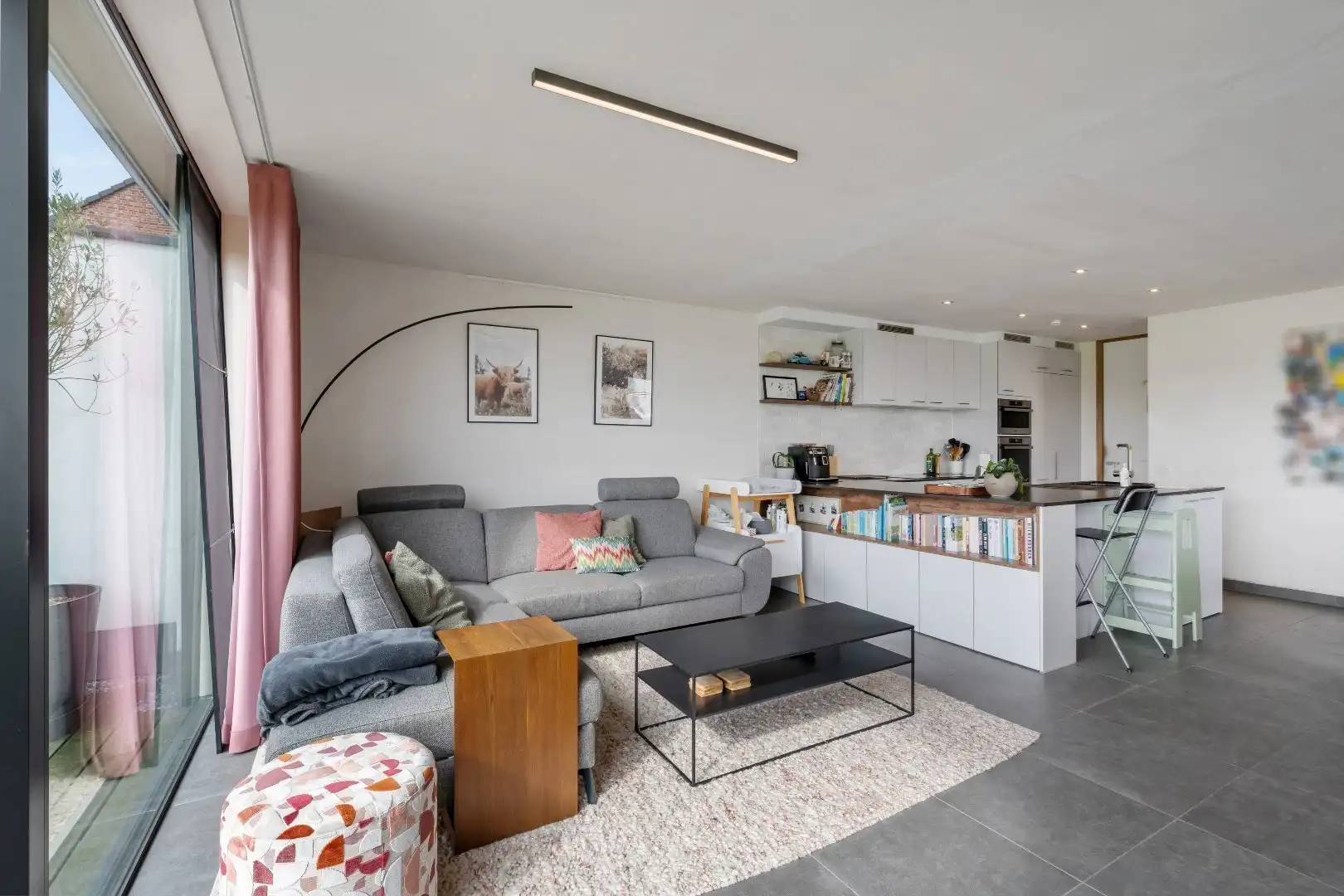 Energiezuinige woning met 3 slaapkamers, ruime garage en zongerichte tuin. foto 3