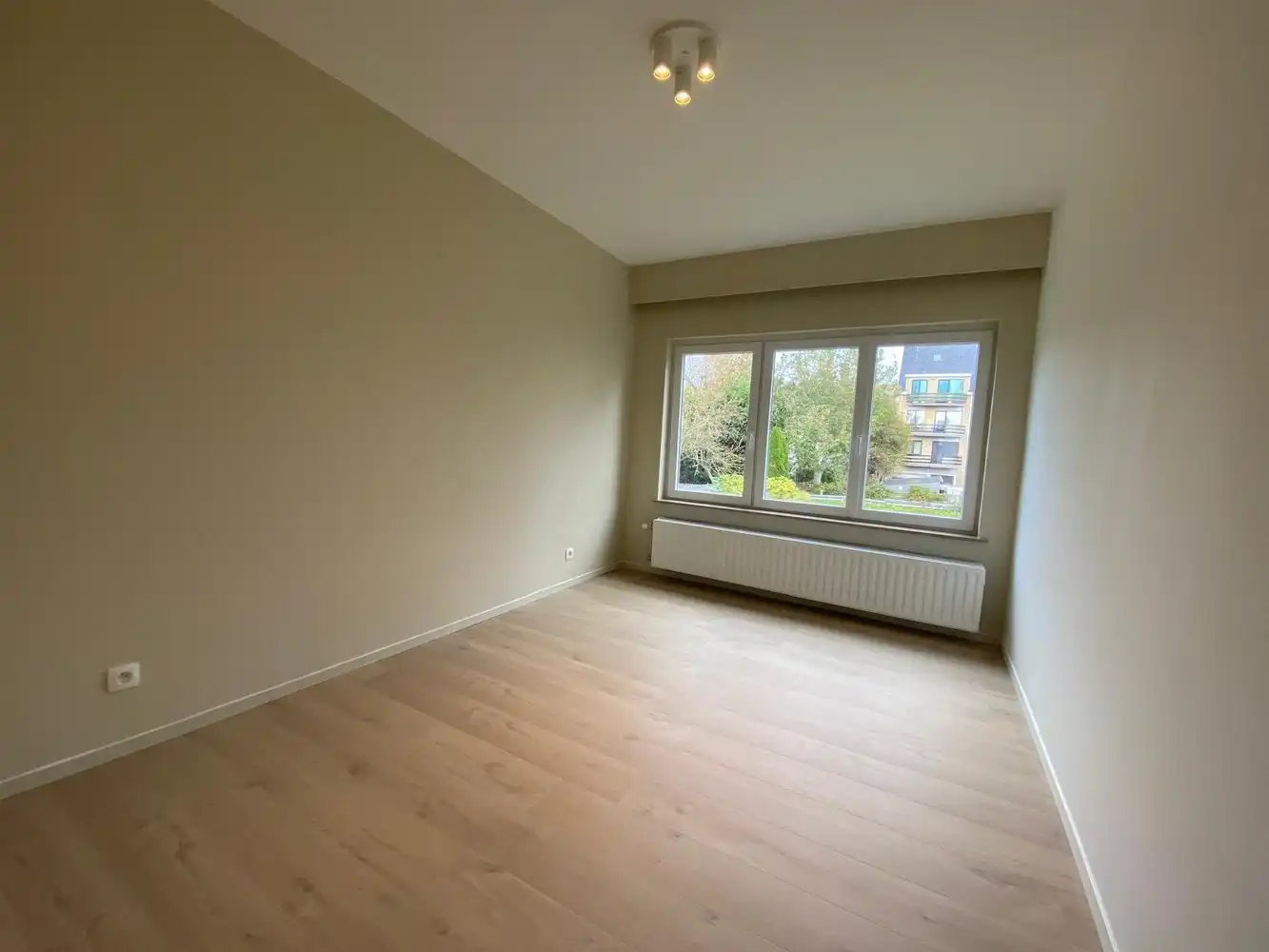 KLAPROZENLAAN 27/02.01 foto 14